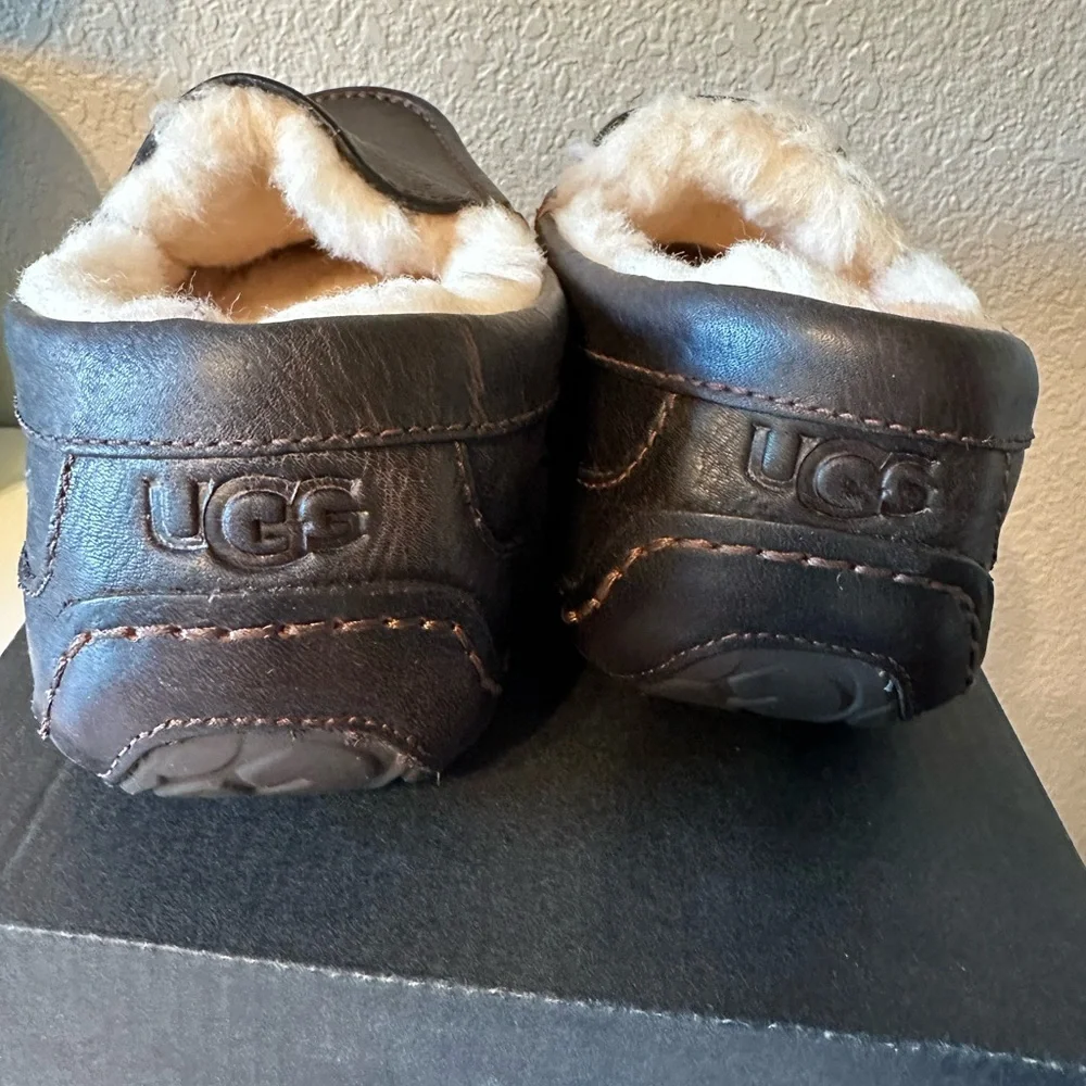 UGG Sheepskin Lined Black Slippers, MEN’S SIZE 10 - Picture 5 of 7